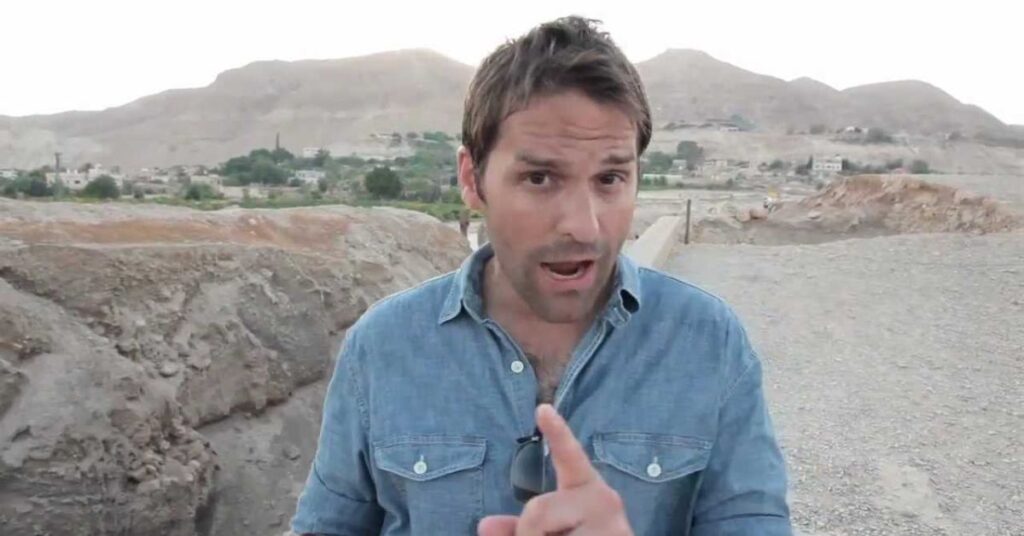 How old is Dave Stotts? Age and birthday