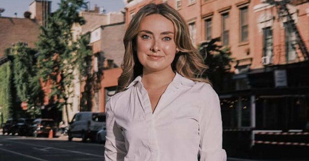 How old is Rikki Schlott? Age and birthday