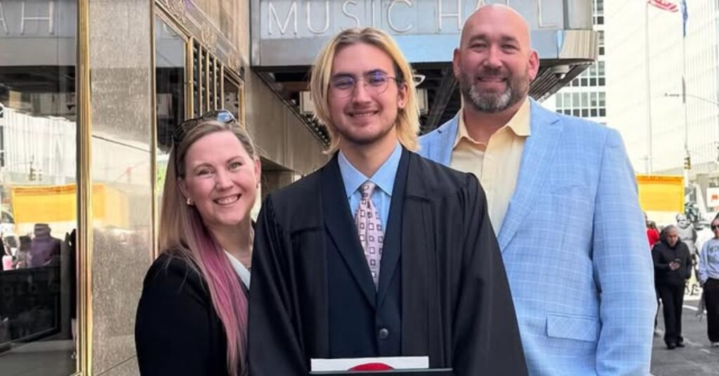 Is Rebecca Yarros married? Husband and relationship status