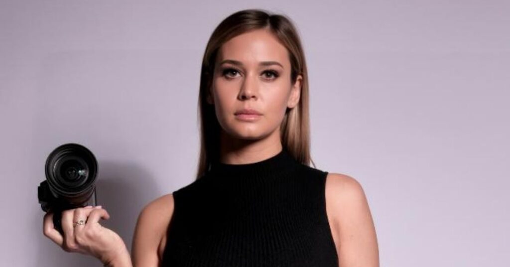 What is Lauren Compton's net worth?