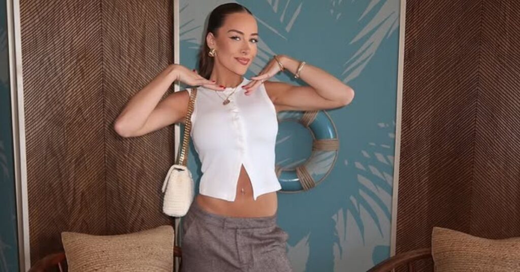 How old is Brooke Schofield? Age and birthday